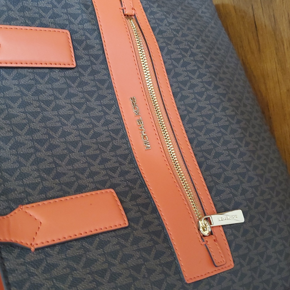 Like NEW Michael Kors Signature Kenly Tote - Picture 14 of 14